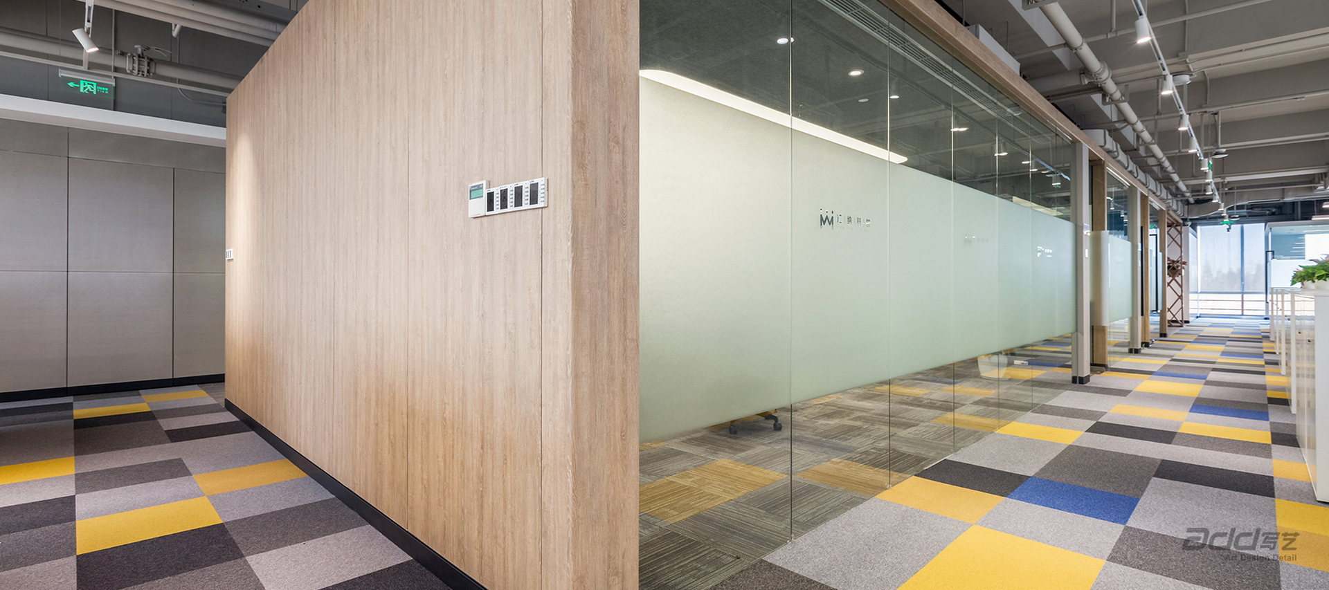 匯納科技辦公空間設計-玻璃隔斷-pc